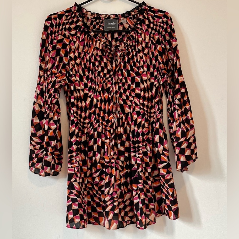 Ninety Clothing Co Geometric Boho Peplum Blouse M NWOT Retro Chic Pink Black - Picture 3 of 9